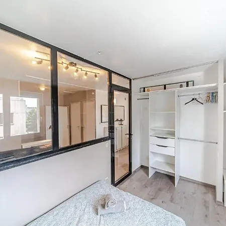 34 M Near La Confluence Apartamento *